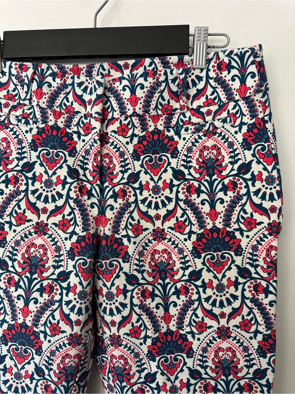 Ann Taylor LOFT Riviera Marisa Cropped Pants Size 8 Pink Navy Paisley Pull-On - Picture 4 of 11